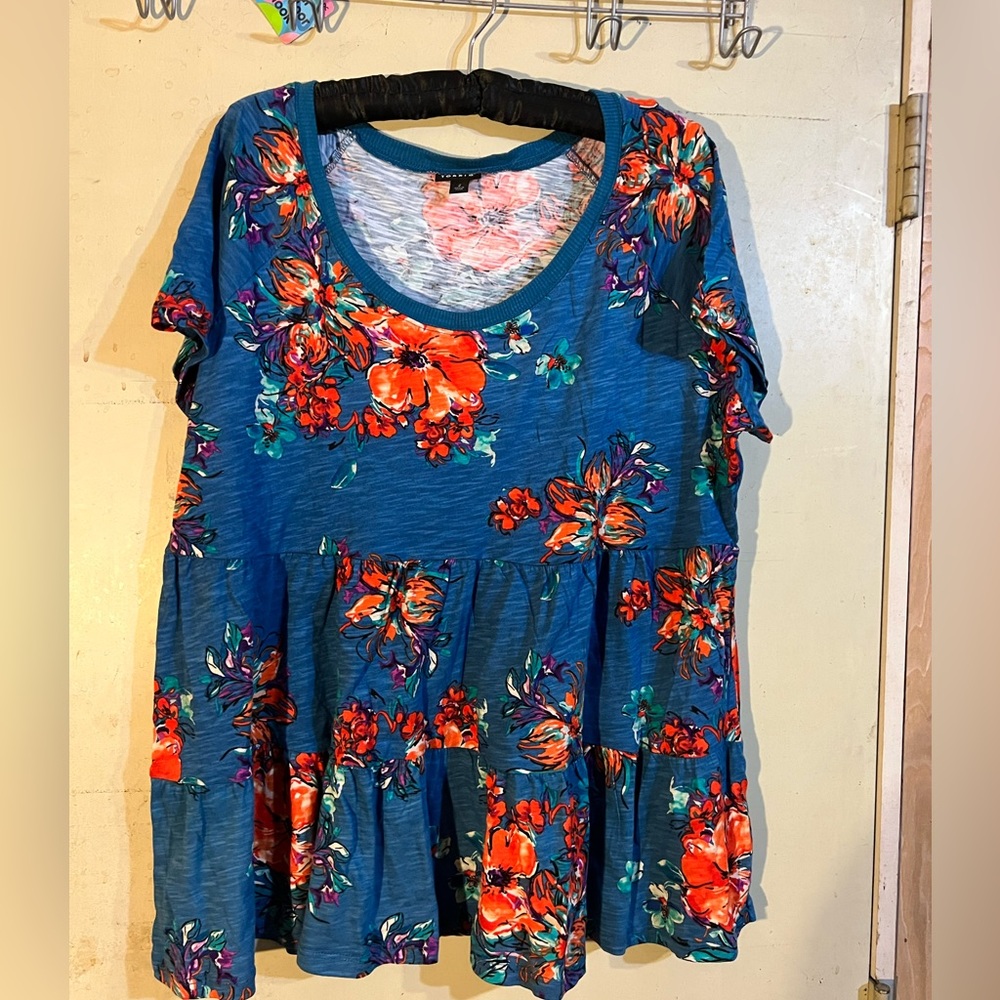 Torrid 2 NWOT   T WITH tier. Floral on a beautiful blue. Short sleeve
